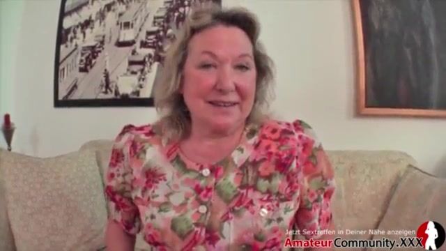 Зрелая женщина трахается с молодыми парнями - 2000 секс роликов схожих с запросом